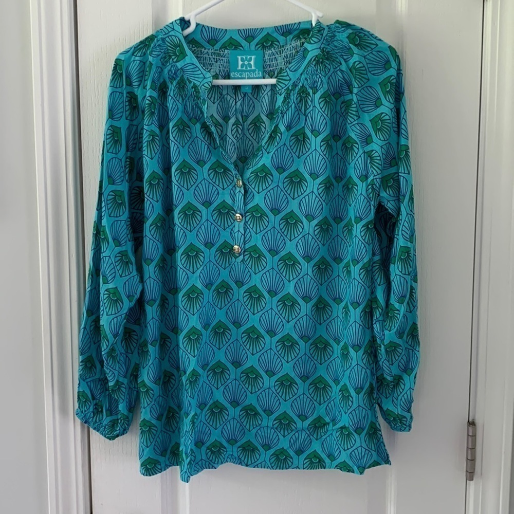 Escapada blue teal top blouse printed size Small peacock print smocked neck